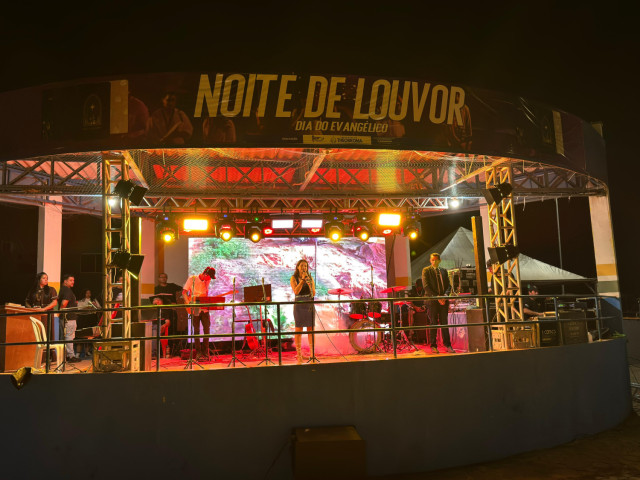 Prefeitura de Theobroma promove noite de louvor em comemoração ao Dia do Evangélico